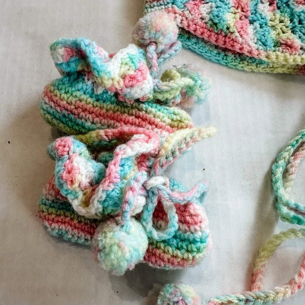 Vintage Crochet Rainbow‎ Bonnet & Booties 6-12 Mos - Picture 2 of 10